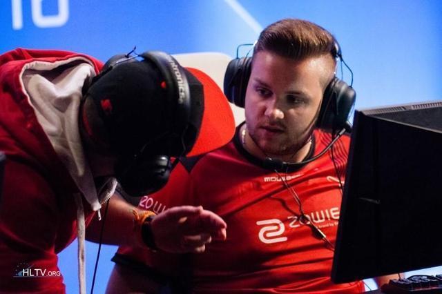 中脱颖而出 中脱颖而出